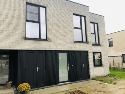 Ruime nieuwbouwwoning te Astene te huur.