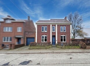 Huis met 4 slaapkamers, tuin op het zuiden, terras en garage