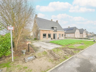 Alleenstaande woonst met 4 slaapkamers te Oostrozebeke