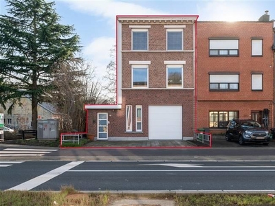 Knappe woning (210m²) met tuin en garage op centrale ligging