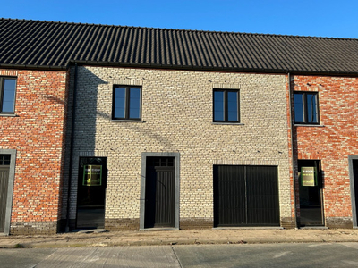 Kwalitatieve gezinswoning met garage en tuin op 421m²