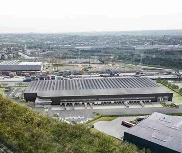 Logistics warehouse between Bergen and Charleroi in La Louvi