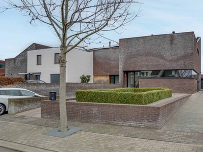 MODERNE GEZINSWONING MET 4 SLPKS IN HET GROENE RIEMST !