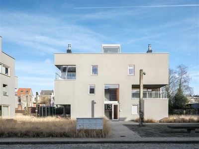 Ruim appartement met zonnig terras en parkeerplaats te huur