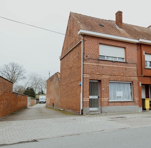 Te renoveren stadswoning met tuin op toplocatie