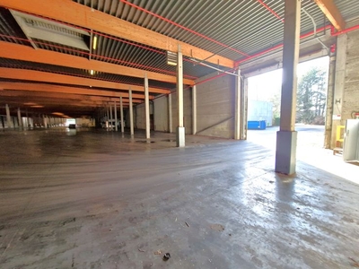 6.525m² industrieel magazijn TE HUUR in Moeskroen