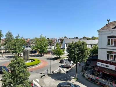 RUIM APPARTEMENT MET 3 SLAAPKAMERS + BALKON