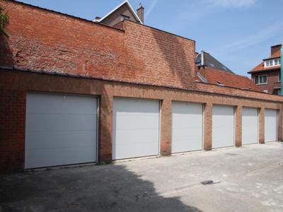 Garagebox met automatische poort op toplocatie!