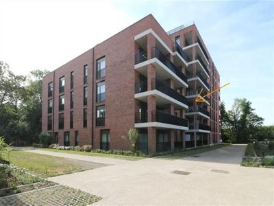 Nieuwbouw, drie slpk, twee badkamers, nabij station, terras