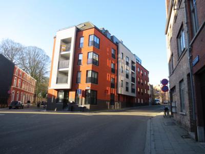 Ruim en lichtrijk doorzon appartement met parkingplaats