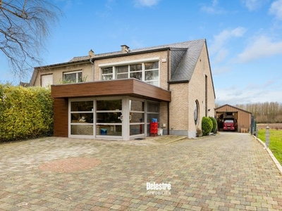 MODERNE (HANDELS)WONING MET MAGAZIJN