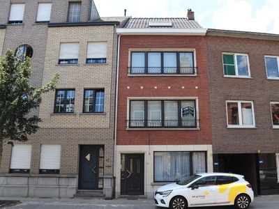 Ruim triplex appartement met 3 SLK en ZUID-terras 35m2