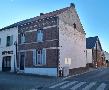 te renoveren woning met grote garage