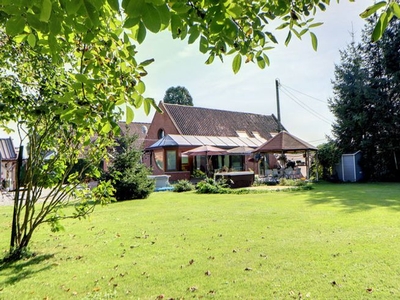 Villa met 4 slaapkamers in een geheerde wijk van Kain!