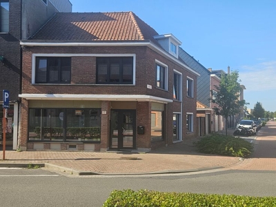 Grote instapklare gezinswoning met grote koer en garage