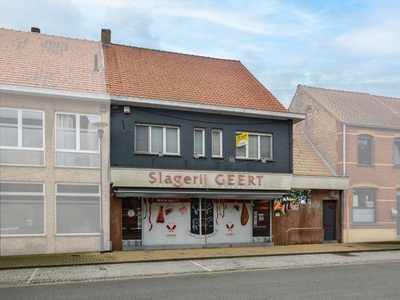 Ruim handelspand (voormalige Slagerij) met woonst in Ettelg