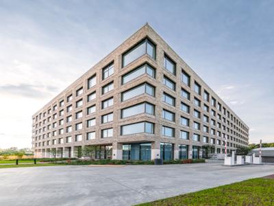 KORTRIJK - BENELUXPARK - 7000 m² kantoorruimte te huur