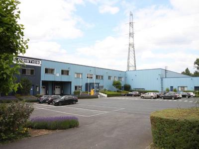 Logistiek gebouw met kantoorruimte te huur