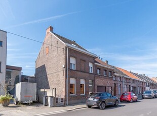 Gezellige op te frissen woning