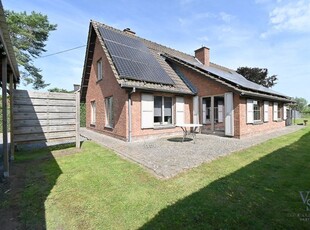 Instapklare woning (2427m²) met stallen.