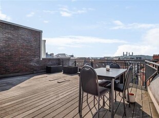 ** IN OPTIE ** penthouse met ruim terras en fietsenstalling