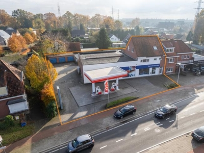 Centraal gelegen handelspand met woonst, parkeergelegenhe...