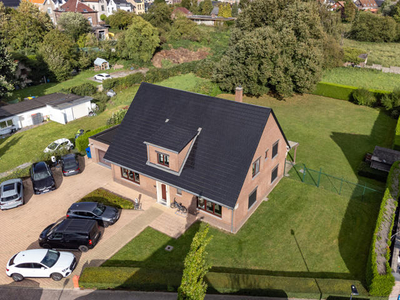 Commerciële villa met 8 kamers op een perceel van 1740m²