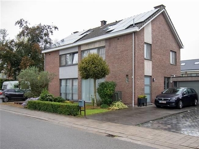 IN OPTIE !!! Instapklare HOB met 4 slaapkamers, tuin en gara