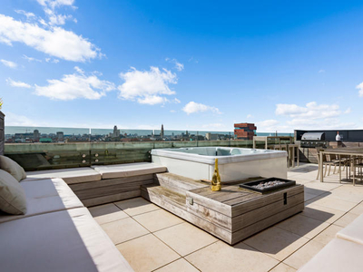 Luxe penthouse op het Eilandje met MEGA terras