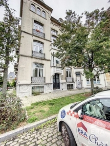 Ruim huis met 6 slaapkamers en balkon