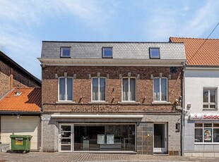 Karaktervol handelshuis in het centrum van Bilzen - +- 30...