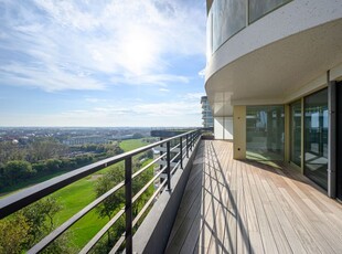 Luxe penthouse met zicht op zee en op de Wellington golf