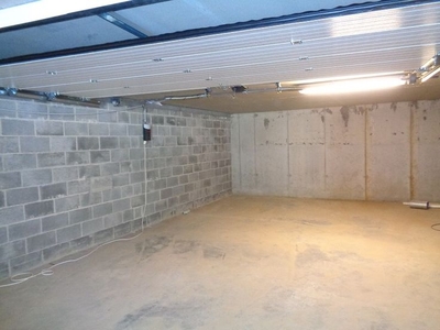 Garage/ droge opslagruimte ongeveer 50 m2