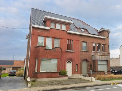 Instapklare woning nabij het centrum van Deerlijk