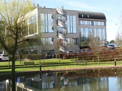 RENOVATED OFFICES TO LET AS FROM 80 m² UP TO 8.000 m²