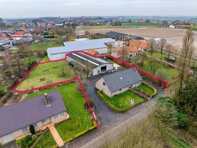 Villa met ruime loods op 2.515 m² te Geluveld