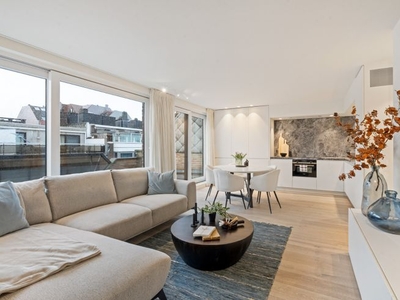 Volledig gerenoveerde penthouse met ruime terrassen en zi...