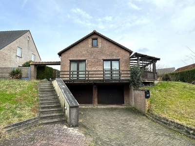 Landelijk gelegen villa met grote garage en tuin