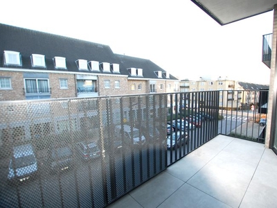 Nieuw appartement met terras, kelder parkeerplaats