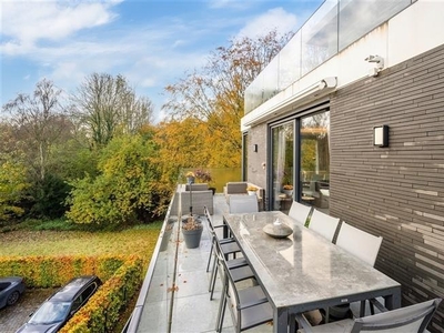 Recent luxe appartement in residentie Overhamme met ruim ter