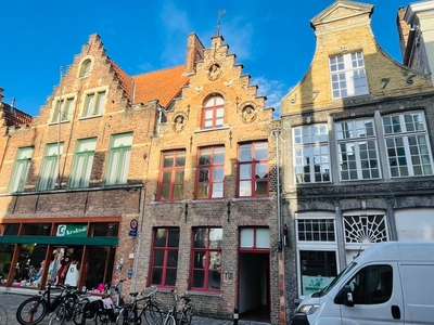 Brugge centrumPrachtige degelijk RUIME BURGERWONING met b...