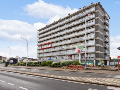 Op te frissen appartement met 2 slaapkamers en terras