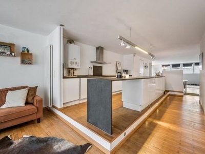 Loft (83m²) vlak bij tramverbinding in Deurne-Zuid