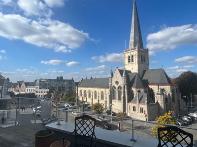 Uiterst centraal gelegen penthouse op de Markt in Waregem