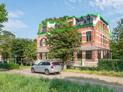 Unieke penthouse met riante tuin, terras, 2 SLPKS in monu...