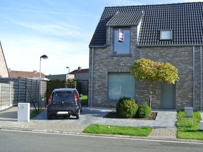 Halfopen woning te huur te Roeselare