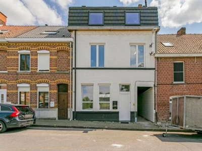 Opbrengsteigendom met twee appartementen vlakbij het centrum