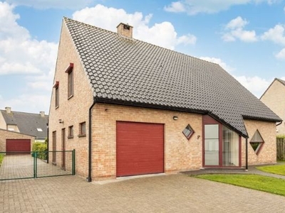 Rustig gelegen woning met 5 slaapkamers en 2 garages