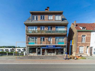 Dubbele handels/kantoorruimte met parking op TOPLOCATIE!