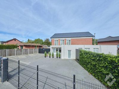 Ruime, gerenoveerde woningen met 2 huisnummers op 1003m²